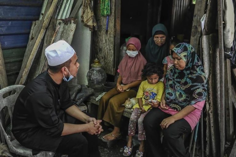 Dari FB Ustaz Ebit Lew – 20 Tahun Di Pondok Buruk di Pasir Mas