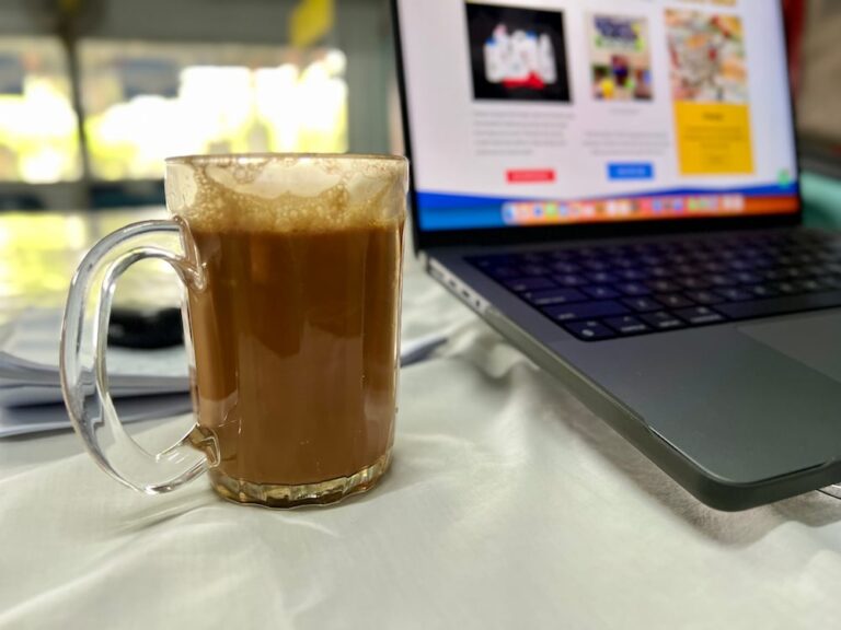 Mengata atau Bertindak